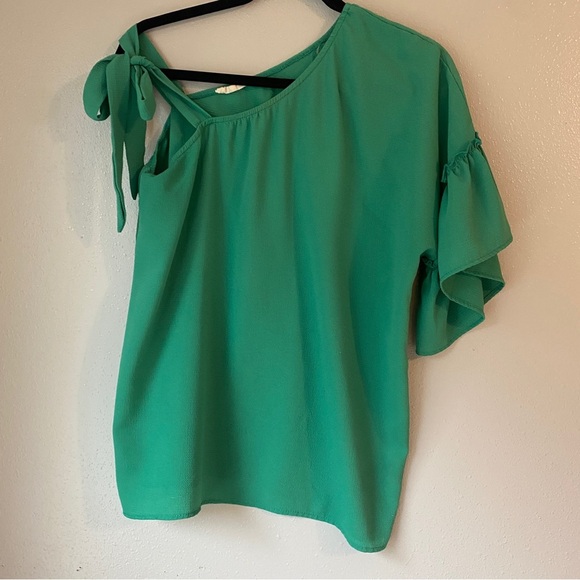 Vine & Love Tops - Vine & & Love Green one off the shoulder blouse